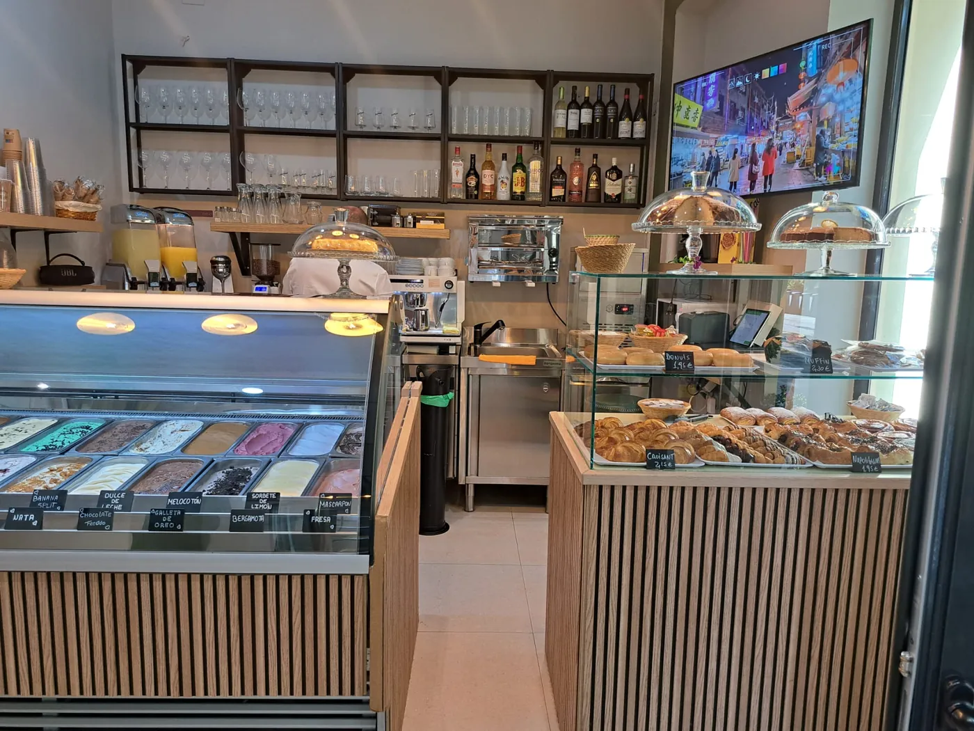 Mostradores de Doca's Coffee llenos de producto